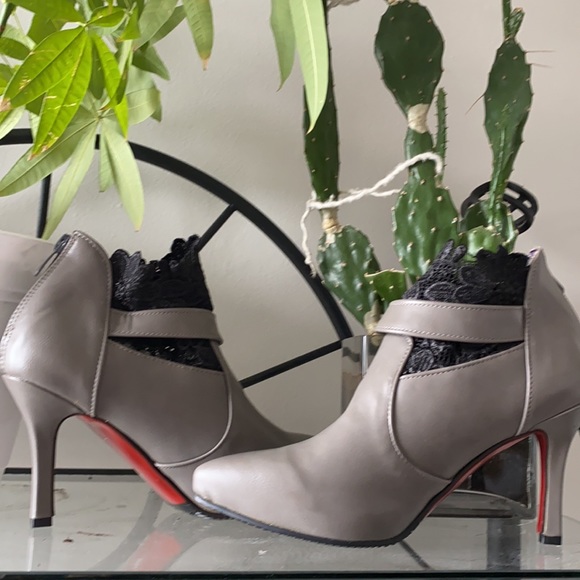 Red bottom booties - Picture 3 of 4